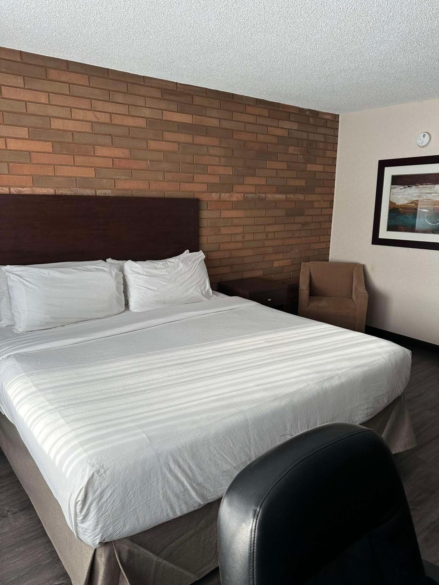 Best Western Cedar Park Inn Edmonton Buitenkant foto